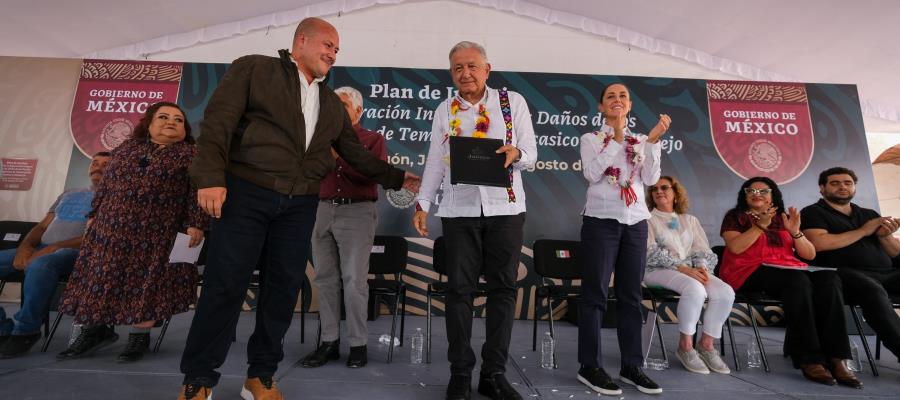 Abuchean a Alfaro; le gritan "ratero" en evento de AMLO