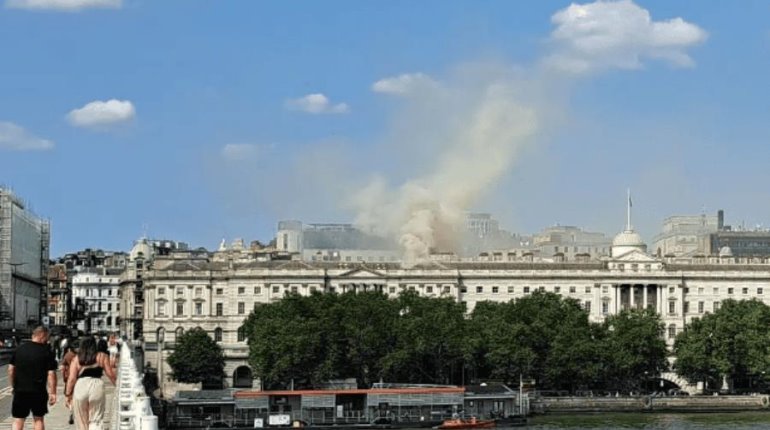 Se registra incendio en Somerset House, Londres