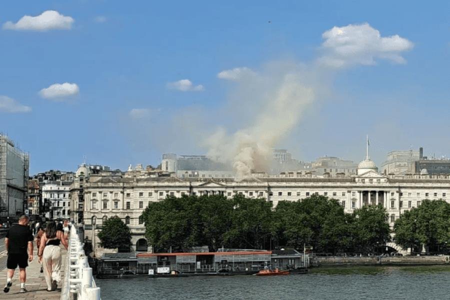 Se registra incendio en Somerset House, Londres