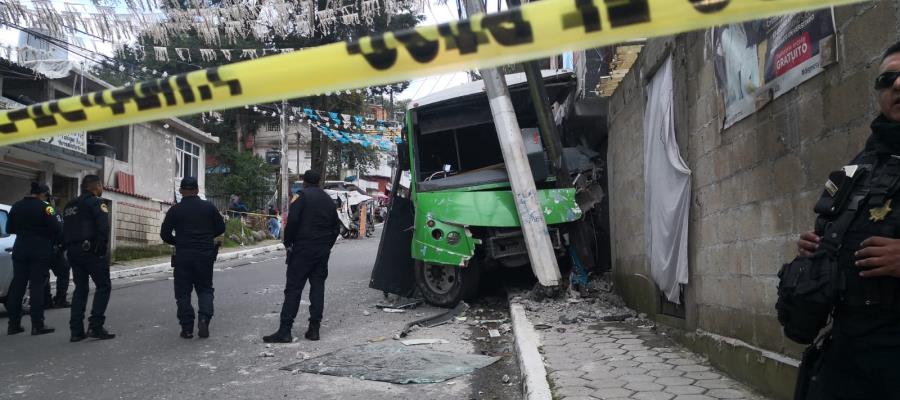 2 muertos deja choque de camión que se queda sin frenos en Cuajimalpa, CDMX