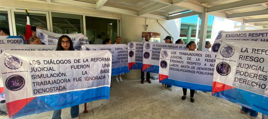 Trabajadores del Poder Judicial en Tabasco replican protesta y suspenden labores