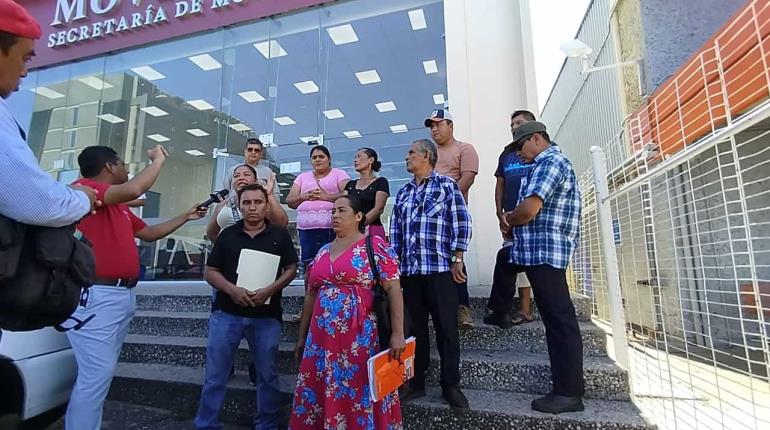 Reclaman habitantes de R/a Cocoyol mejor servicio de transporte con protesta en Semovi