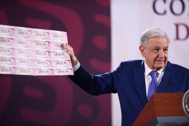 Anuncia López Obrador sorteo de casas, autos y joyas para el 15 de septiembre