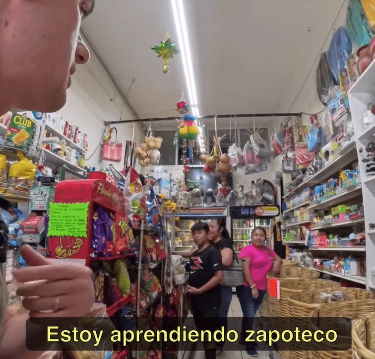 Estadounidense sorprende a oaxaqueños hablando zapoteco