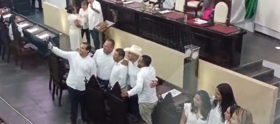 Diputados electos se toman selfies, reparten besos y ocupan curules