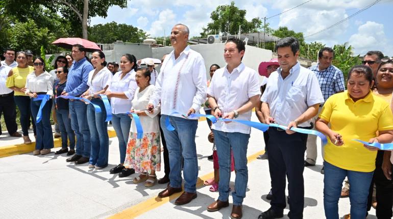 Merino Campos y Chelo Cano inauguran obras en Cunduacán