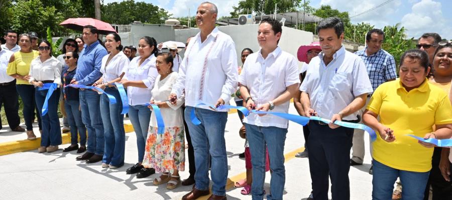 Merino Campos y Chelo Cano inauguran obras en Cunduacán