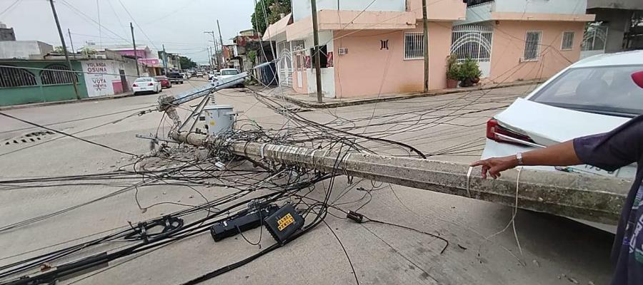 Colapsan postes de CFE en la Miguel Hidalgo; al menos 4 cuadras se quedaron sin energía eléctrica