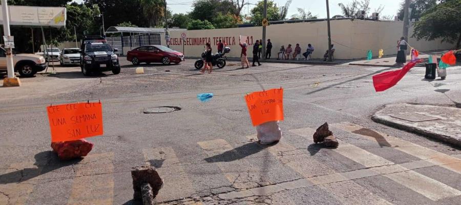 Persisten bloqueos por falta de luz; habitantes de Tamulté acusan que llevan 4 días sin el servicio