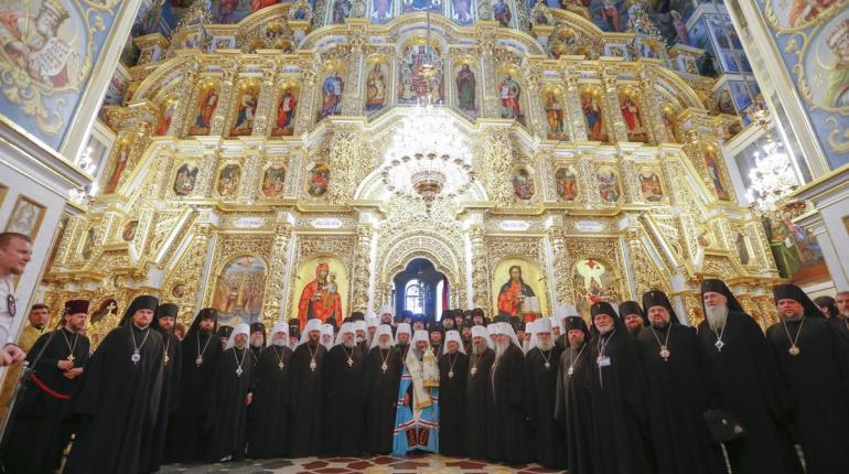 Prohíben en Ucrania presencia de organizaciones religiosas vinculadas a Rusia