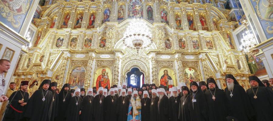 Prohíben en Ucrania presencia de organizaciones religiosas vinculadas a Rusia