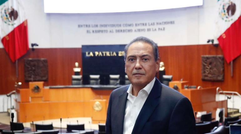 Mi ADN sigue siendo "totalmente priista": Manlio Fabio al registrarse como senador