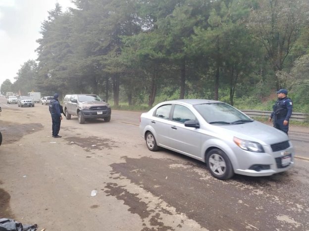 Habitantes de poblado en Michoacán protestan cansados de extorsiones