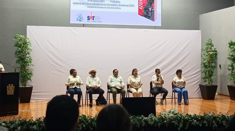 Presentan en Tabasco el libro "Izquierda 1923-2023 La Tercera Travesía"