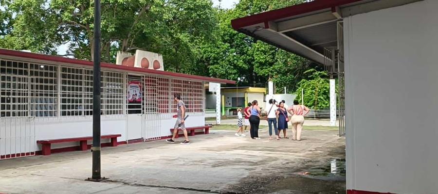 Denuncian mal manejo de recursos en primaria de El Espejo 1