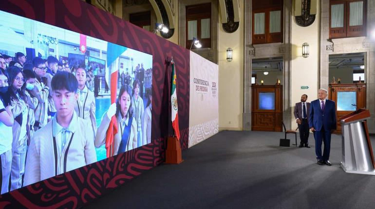 Encabeza AMLO ceremonia de regreso a clases desde Palacio Nacional