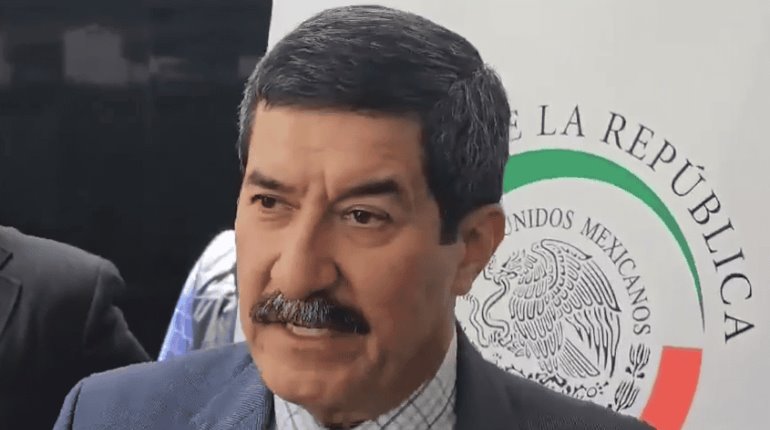 Niega Corral ser prófugo de la justicia; se registra como senador