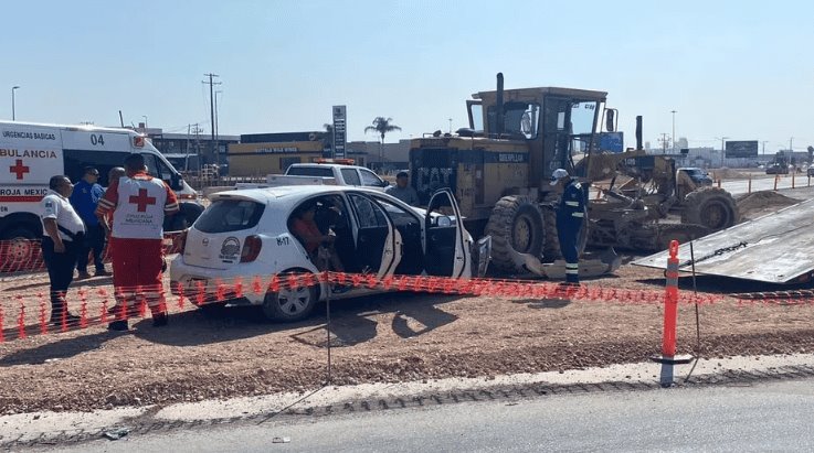 Se queda dormido al volante y choca contra maquinaria en Coahuila