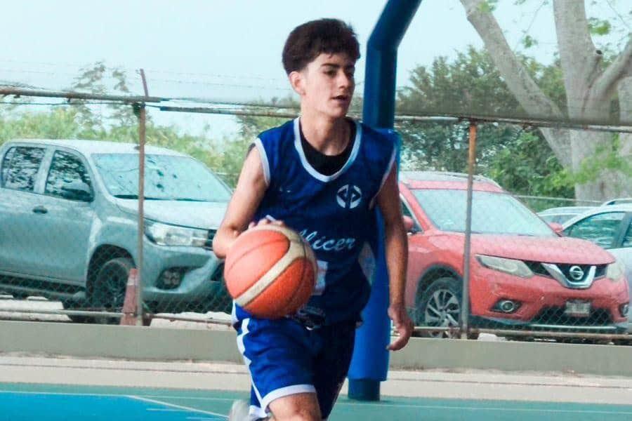 Santiago Lezama busca apoyo para asistir a competencia nacional de básquetbol