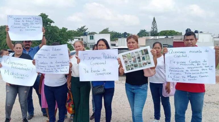 Padres de Telesecundaria en Huimanguillo piden en Setab mejores condiciones para plantel