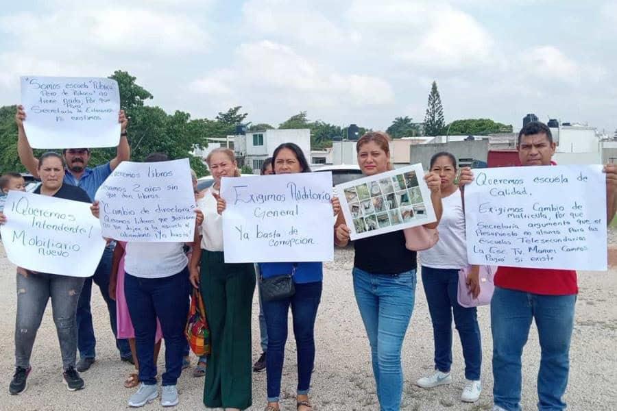 Padres de Telesecundaria en Huimanguillo piden en Setab mejores condiciones para plantel