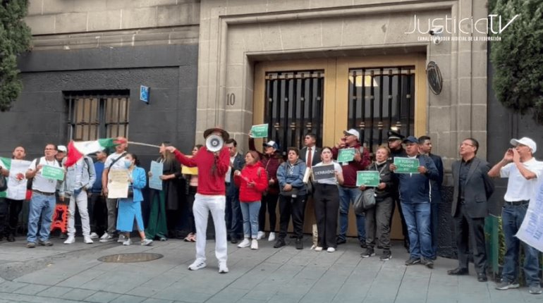 Trabajadores del Poder Judicial cierran sede de la Suprema Corte; sólo dejan entrar a ministros