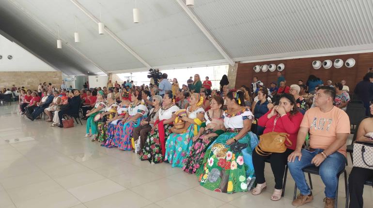 Festejan a adultos mayores de Centro con jornada cultural y de salud