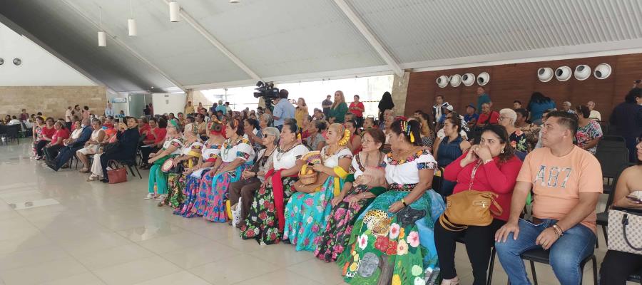 Festejan a adultos mayores de Centro con jornada cultural y de salud