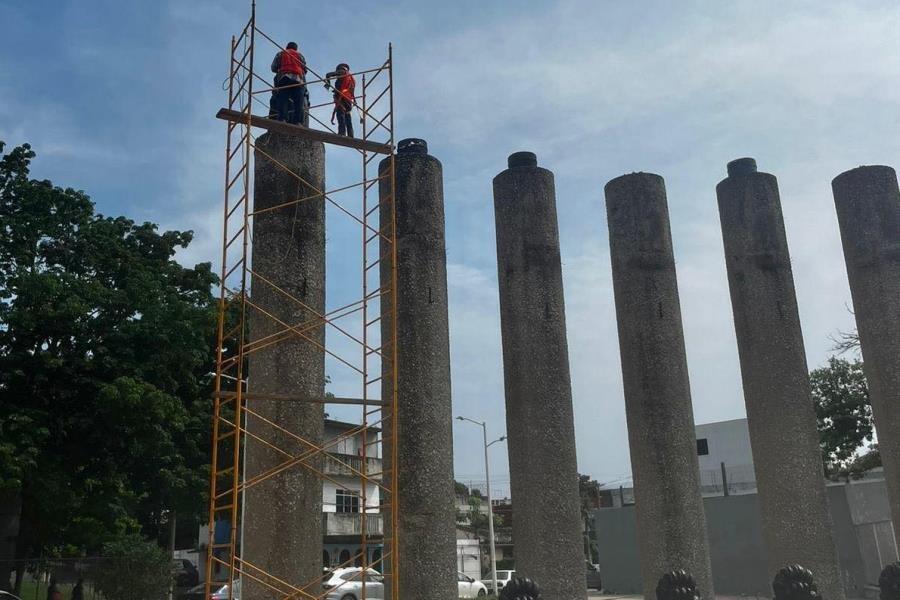 Dan manita de gato a monumento de Niños Héroes de Chapultepec en Villahermosa