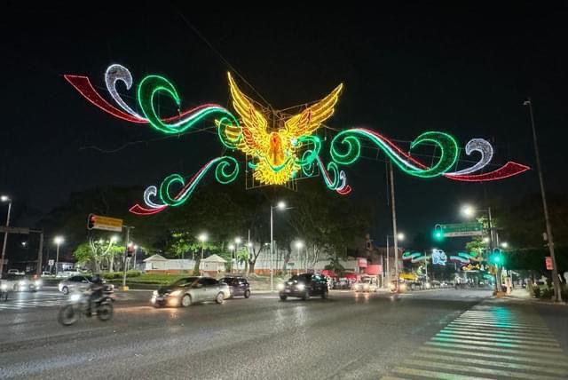 Iluminan avenidas y edificios públicos de Villahermosa por fiestas patrias