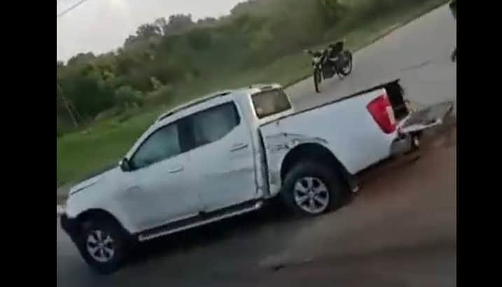 Chocan camionetas en Paraíso y arrollan a motociclista que pierda la vida