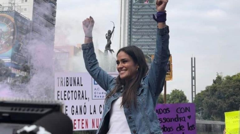 Simpatizantes de Rojo de la Vega bloquean Paseo de la Reforma en protesta por anulación de su triunfo