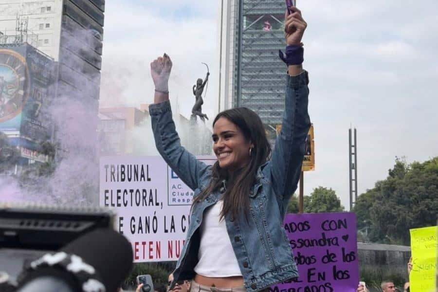 Simpatizantes de Rojo de la Vega bloquean Paseo de la Reforma en protesta por anulación de su triunfo