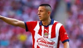 Chivas tiene ´preacuerdo´ con el Piojo Alvarado hasta 2028: Prensa