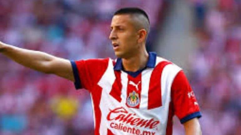 Chivas tiene ´preacuerdo´ con el Piojo Alvarado hasta 2028: Prensa