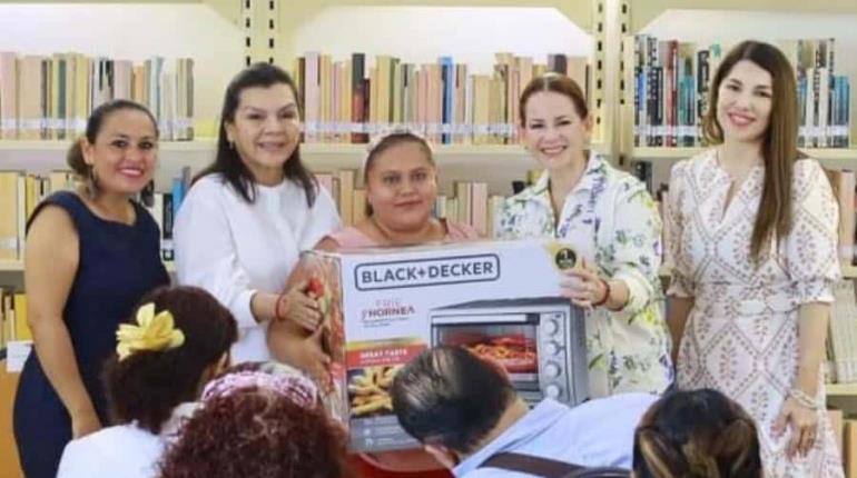 Entrega Centro hornos a egresadas de curso de repostería