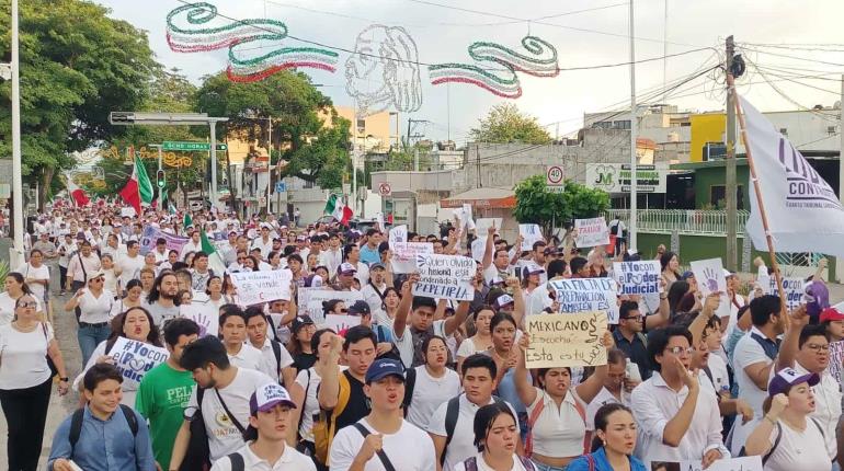 Somos estudiantes, no somos acarreados: Marchan universitarios contra la Reforma Judicial