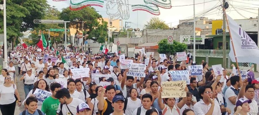 Somos estudiantes, no somos acarreados: Marchan universitarios contra la Reforma Judicial