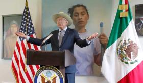 Felicita Ken Salazar a México por un aniversario más de la Independencia de México