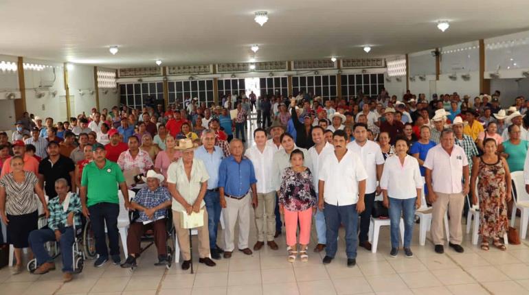 Entregan Chelo Cano apoyo a productores de plátano para pago de seguro catastrófico