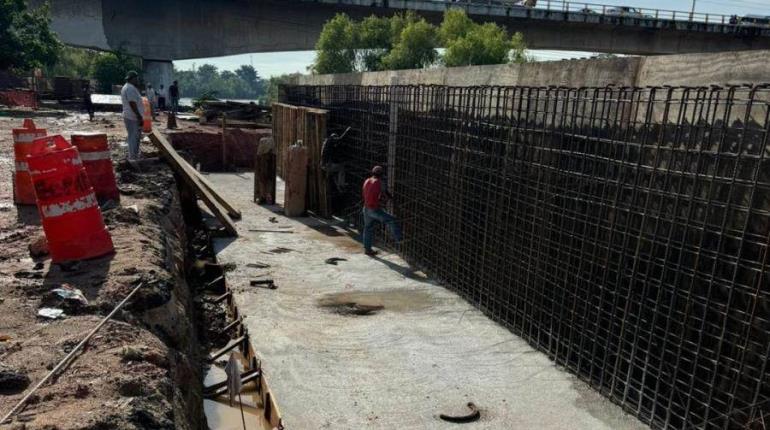 Avanza construcción de muro en Gaviotas ante posible incremento del Grijalva