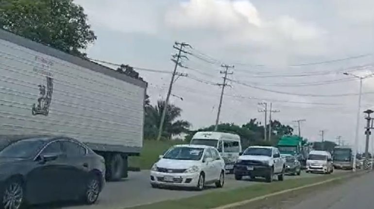 Complica circulación vehicular mantenimiento de la Villahermosa – Macuspana en "horas pico"