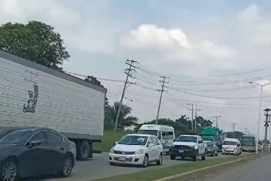 Complica circulación vehicular mantenimiento de la Villahermosa – Macuspana en "horas pico"