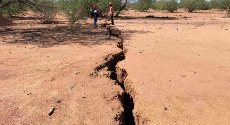 Se abre extensa grieta en Sonora por posible sobreexplotación de pozos en acuíferos