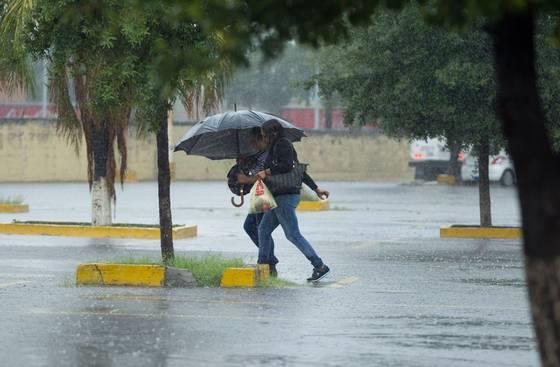 Este lunes seguirán las lluvias fuertes de 50 a 75 milímetros en Tabasco