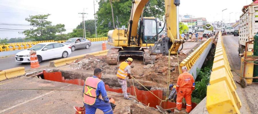 Colocan ataguías metálicas en puente de Ruiz Cortines por la Laguna de las Ilusiones