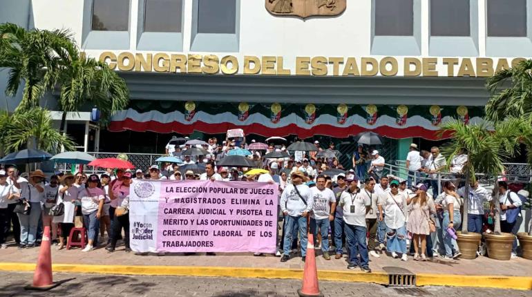 Trabajadores del Poder Judicial protestan en Congreso local