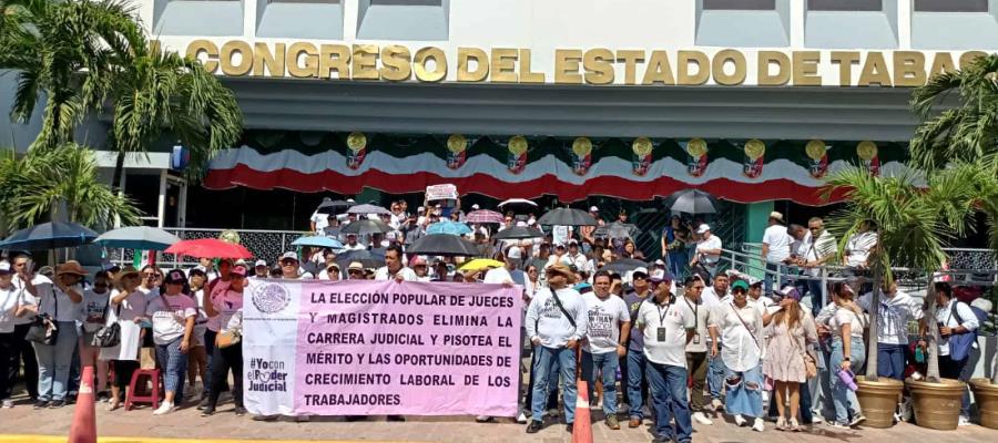 Trabajadores del Poder Judicial protestan en Congreso local