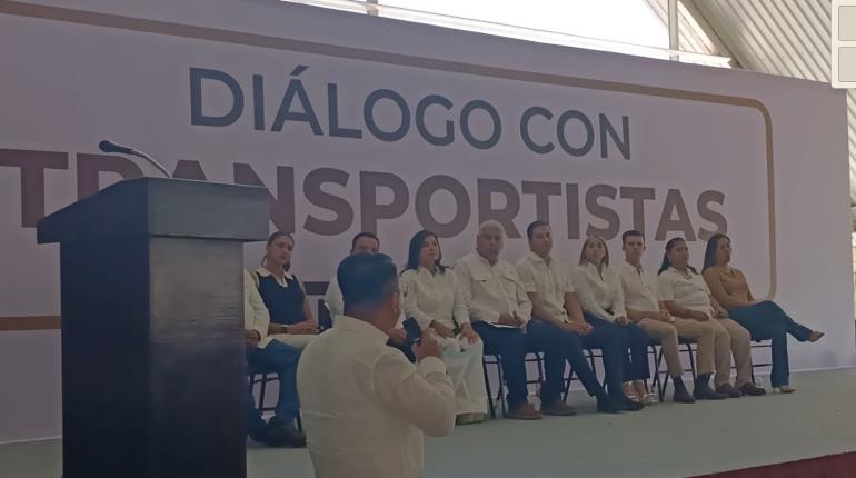 Acusan transportistas corrupción en Semovi durante encuentro con próximo secretario