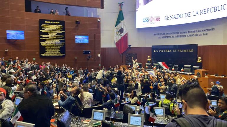 "No es un regalo": Senadores reaccionan a irrupción de manifestantes en el Pleno